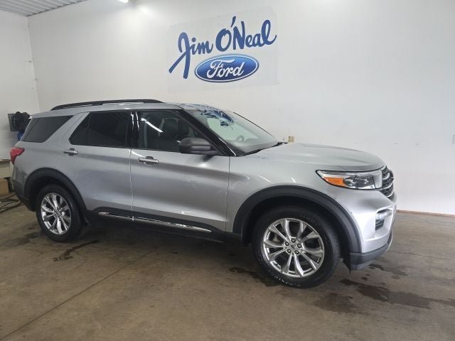 Certified 2023 Ford Explorer XLT w/ Equipment Group 202A AWD/4WD image 1