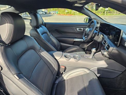 Used 2025 Ford Mustang GT Premium RWD image 13