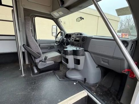 Used 2013 Ford E-350 and Econoline 350 Super Duty w/ Shuttle Bus Prep Pkg RWD image 22