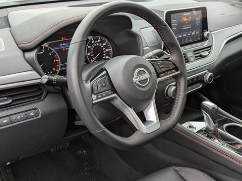 Used 2025 Nissan Altima 2.5 SR image 14