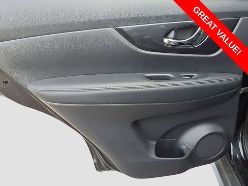 Used 2018 Nissan Rogue SV AWD/4WD image 15