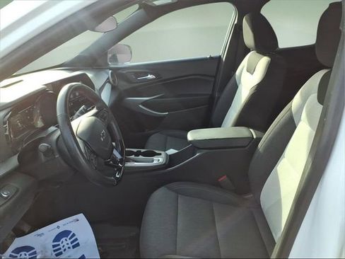 Used 2024 Chevrolet Trax RS w/ Driver Confidence Package image 11