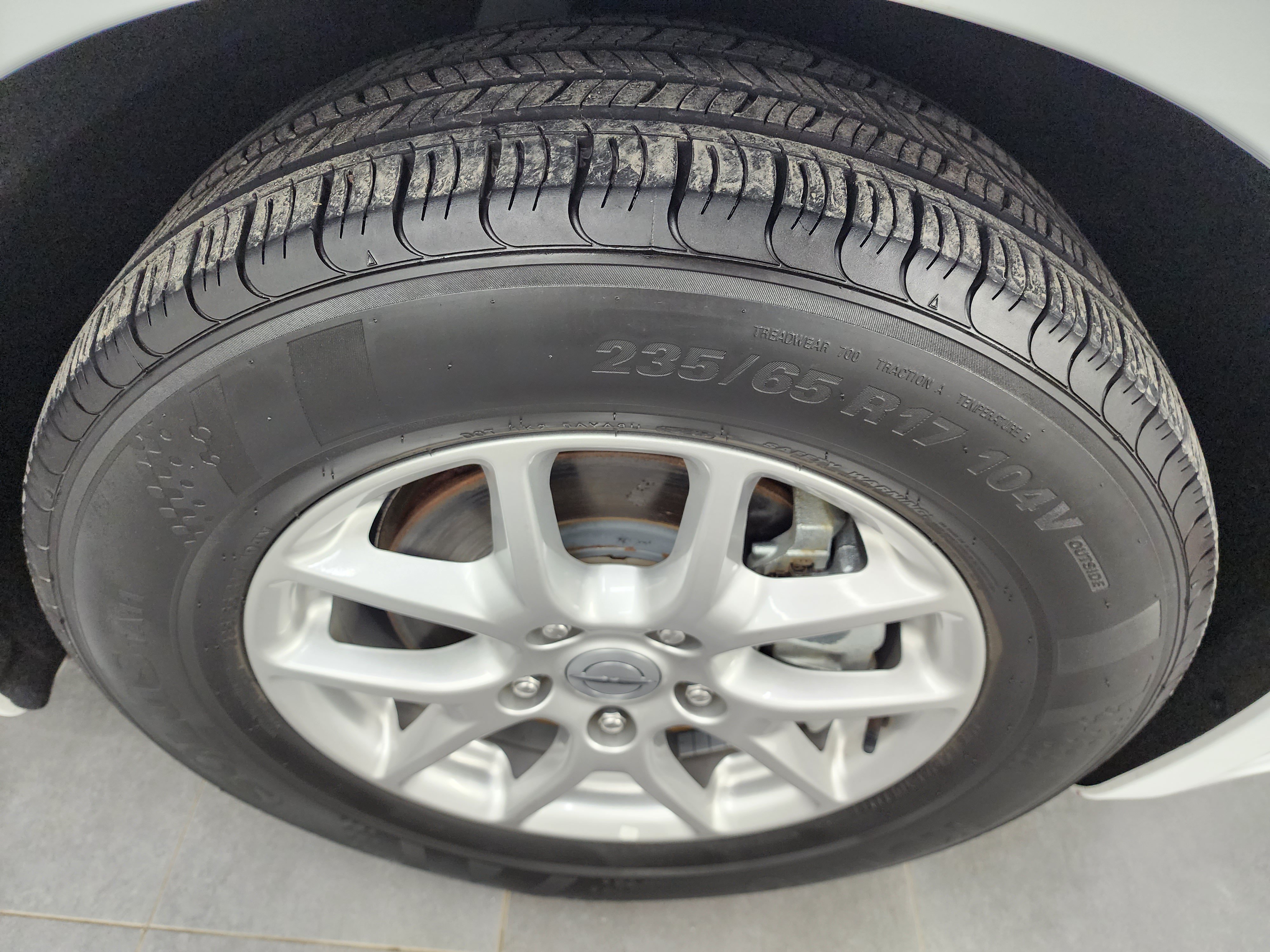 Used 2024 Chrysler Pacifica Touring-L FWD image 3