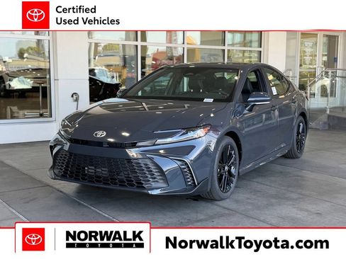 Used 2026 Toyota Camry SE FWD image 1