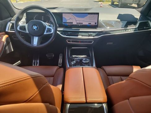 Used 2024 BMW X7 xDrive40i w/ M Sport Package AWD/4WD image 16