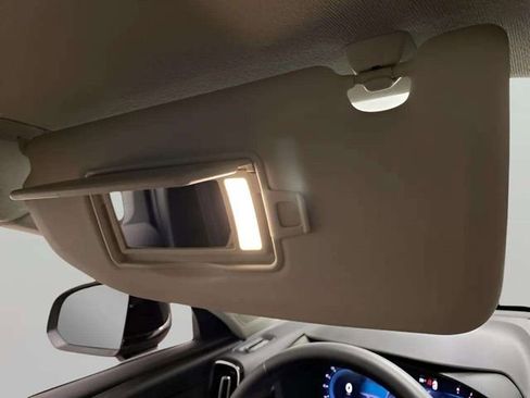 Used 2025 Volvo XC40 B5 Plus image 54