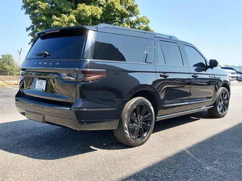 Used 2023 Lincoln Navigator L Reserve AWD/4WD image 3