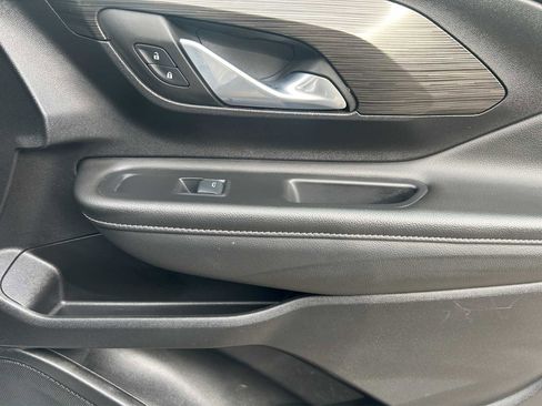 Used 2024 GMC Terrain SLT image 19