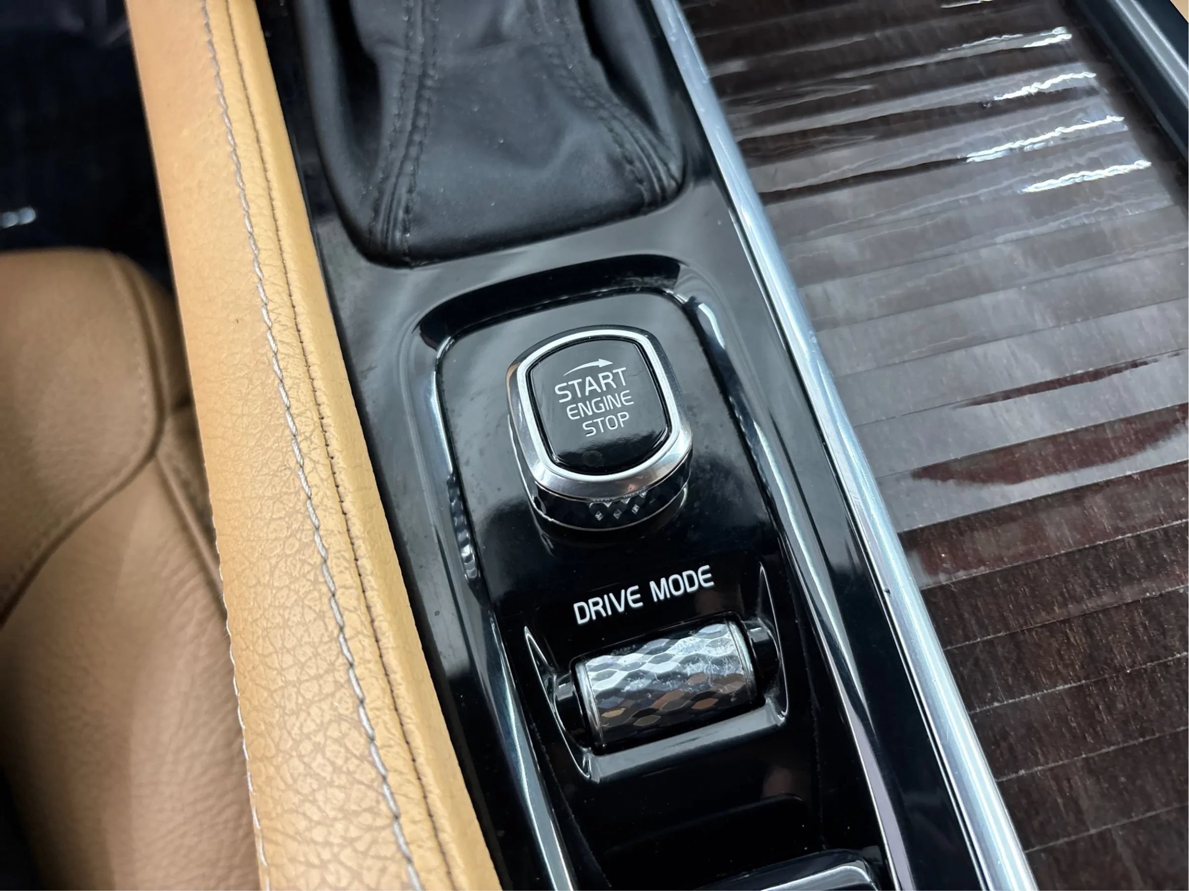 Used 2019 Volvo XC90 T6 Momentum AWD/4WD image 38