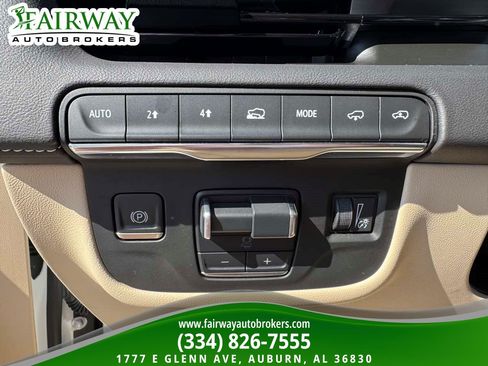 Used 2024 Cadillac Escalade Premium Luxury w/ Performance Package AWD/4WD image 18