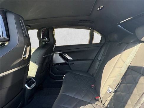 Used 2025 BMW 740i w/ Premium Package image 16