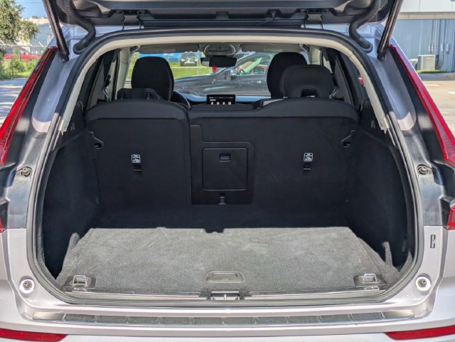 Certified 2026 Volvo XC60 B5 Plus AWD/4WD image 17