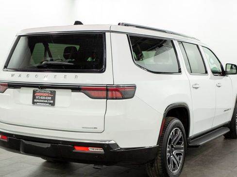 Used 2024 Jeep Wagoneer L Series II image 20