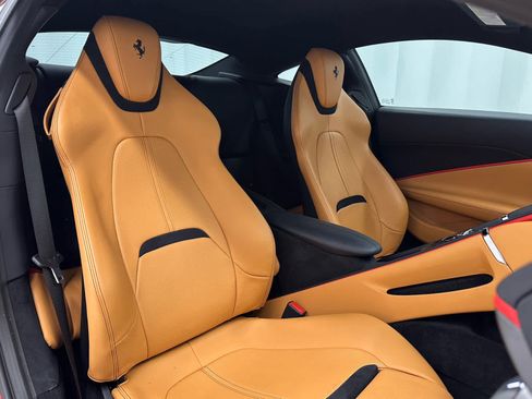 Used 2022 Ferrari Roma RWD image 17