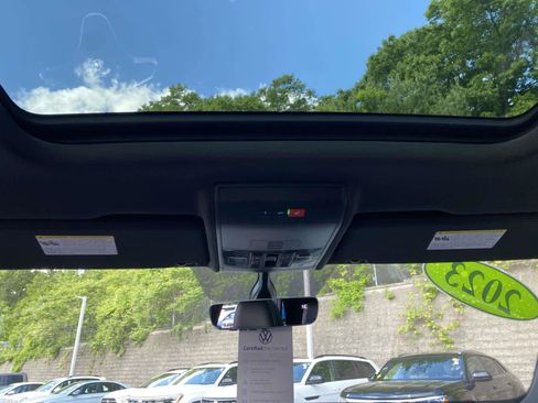 Certified 2023 Volkswagen Atlas Cross Sport SE w/ Panoramic Sunroof Package AWD/4WD image 21