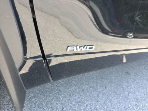 Used 2023 Toyota Highlander XLE AWD/4WD image 12