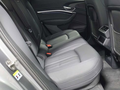 Used 2023 Audi e-tron Premium Plus w/ Premium Plus Package AWD/4WD image 35