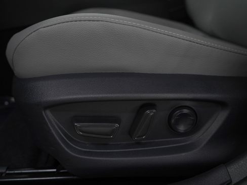 Used 2025 Toyota Camry SE image 22