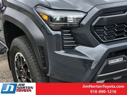 Used 2025 Toyota Tacoma TRD Off-Road image 10