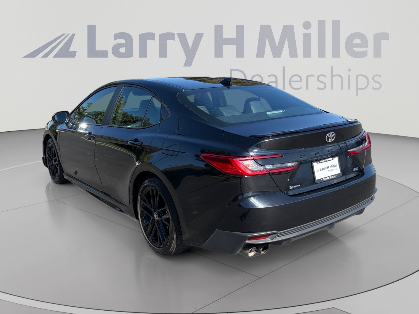 Used 2025 Toyota Camry SE FWD image 3