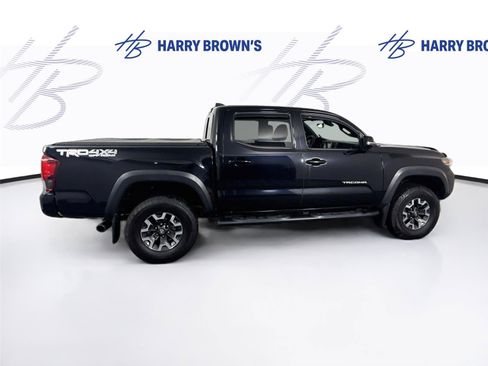 Used 2018 Toyota Tacoma TRD Off-Road AWD/4WD image 32
