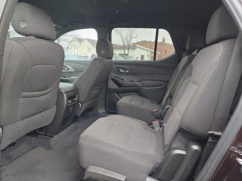 Used 2023 Chevrolet Traverse LT image 16