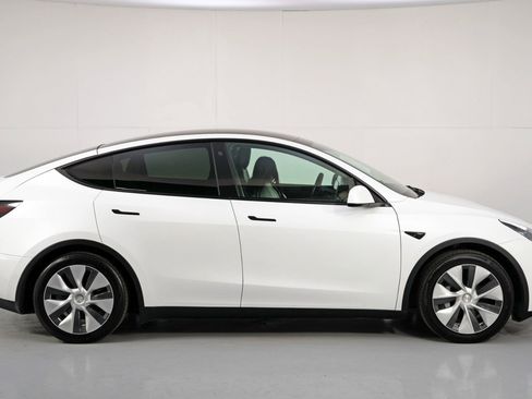 Used 2021 Tesla Model Y Long Range image 53