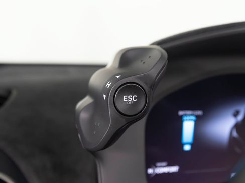 Used 2025 McLaren Artura Spider RWD image 17