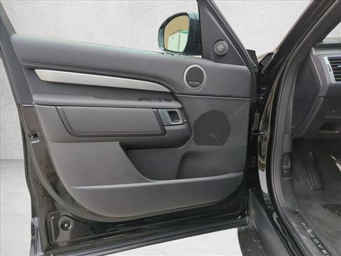 Used 2024 Land Rover Discovery Dynamic SE image 19