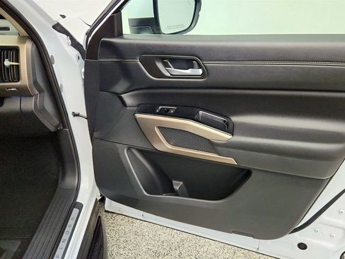Used 2025 Nissan Pathfinder Platinum AWD/4WD image 28
