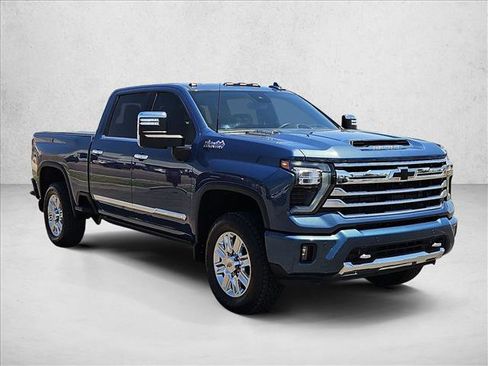 Used 2024 Chevrolet Silverado 2500 High Country w/ High Country Premium Package AWD/4WD image 3