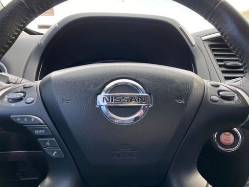 Used 2017 Nissan Pathfinder SV image 15