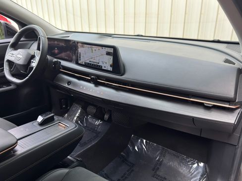 Used 2025 Nissan Ariya FWD image 14