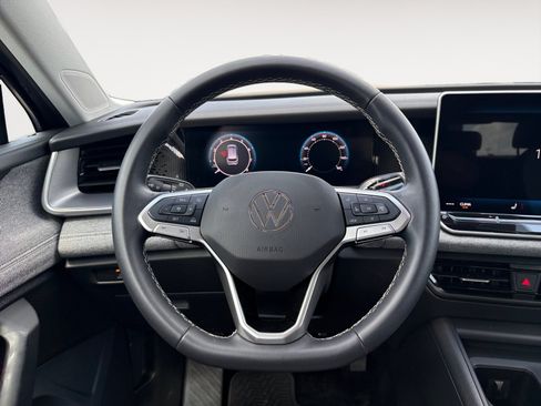 Certified 2025 Volkswagen Tiguan S FWD image 13