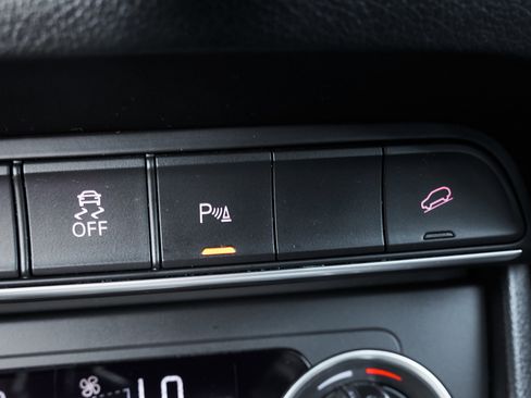 Used 2018 Audi Q3 2.0T Premium Plus w/ Premium Plus Package image 17