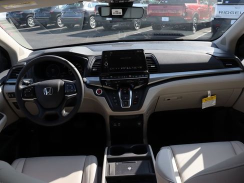 Certified 2026 Honda Odyssey EX-L image 18