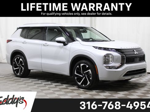 Used 2024 Mitsubishi Outlander SEL image 1