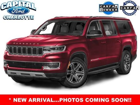 Used 2024 Jeep Wagoneer L Series II RWD image 2