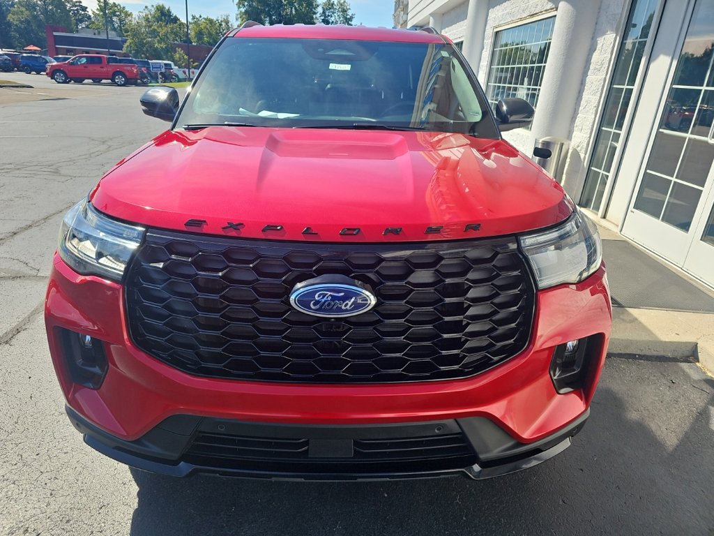 Used 2025 Ford Explorer ST-Line AWD/4WD image 3