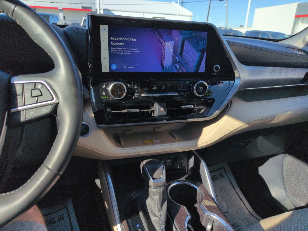 Used 2024 Toyota Highlander Platinum AWD/4WD image 17