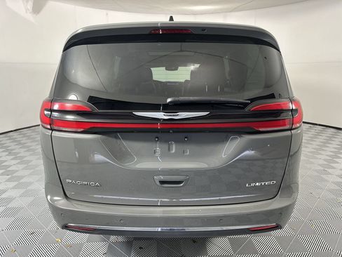 Used 2023 Chrysler Pacifica Limited FWD image 7