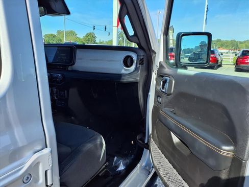 Used 2024 Jeep Wrangler Unlimited Sahara image 24