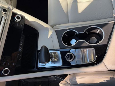 Used 2025 Genesis G70 2.5T image 35