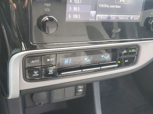 Used 2019 Toyota Corolla LE image 21