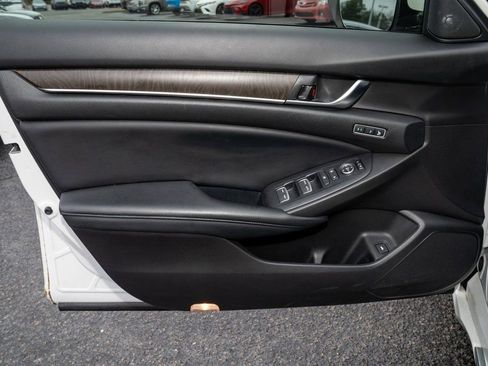 Used 2018 Honda Accord Touring image 10