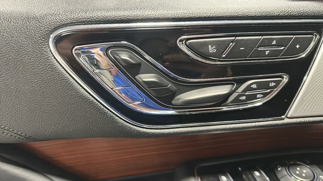 Used 2019 Lincoln Navigator L Reserve AWD/4WD image 9
