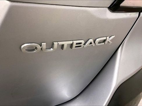 Used 2025 Subaru Outback Premium image 8