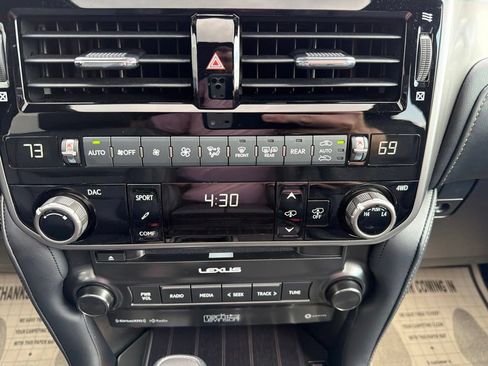 Used 2023 Lexus GX 460 Luxury w/ Accessory Package AWD/4WD image 32