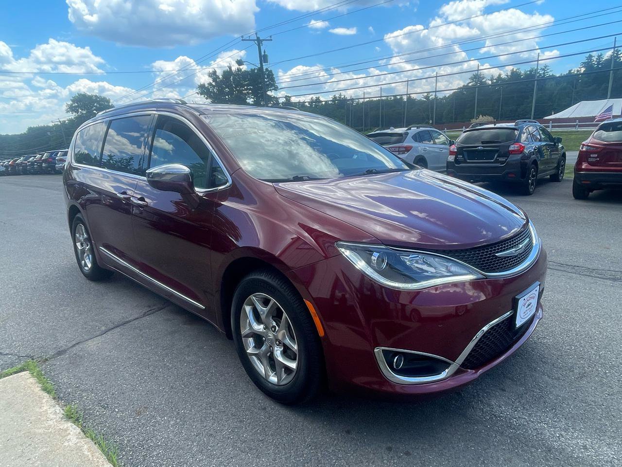 Used 2017 Chrysler Pacifica Limited w/ Advanced Safetytec Group FWD image 3