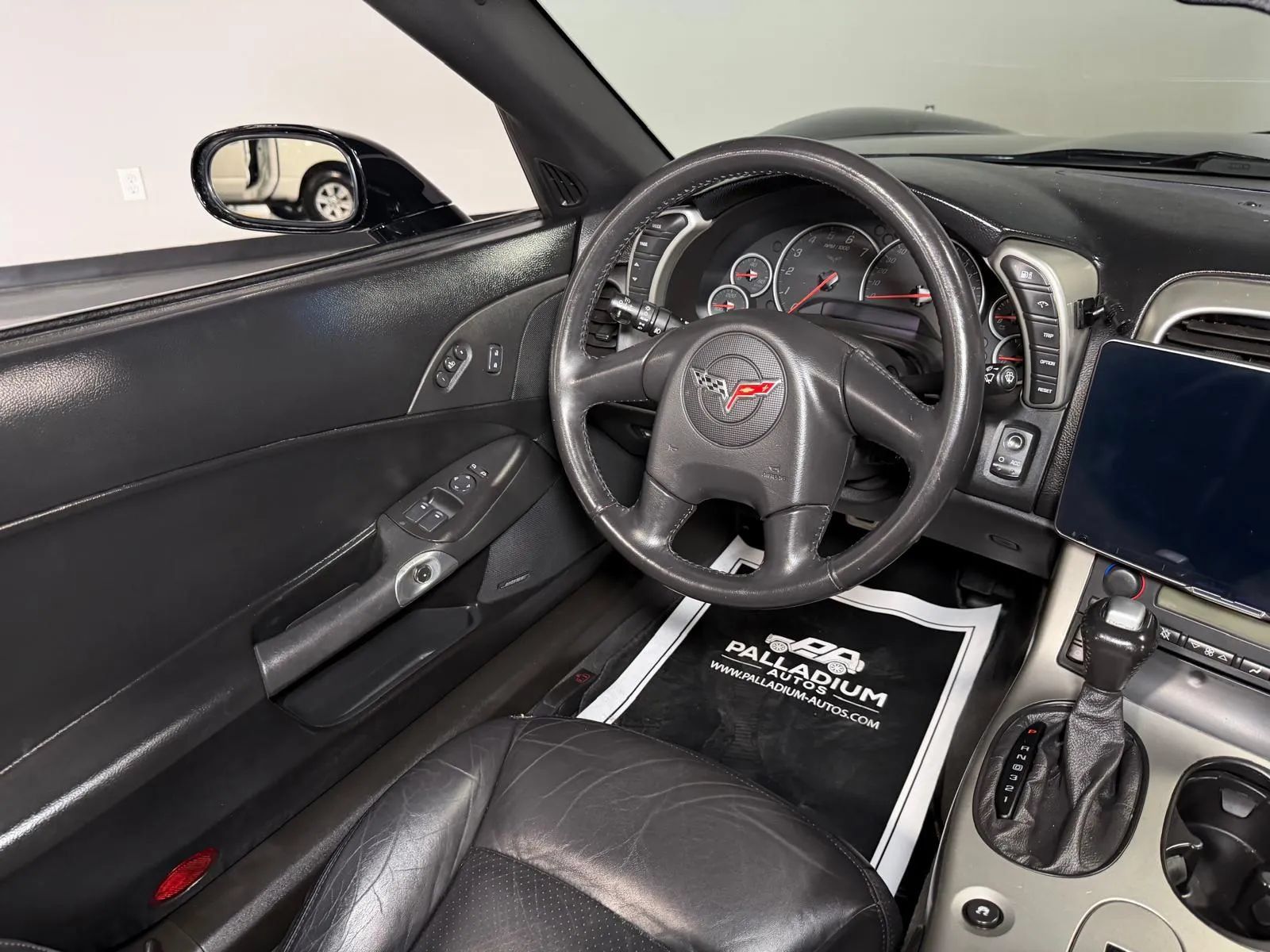 Used 2005 Chevrolet Corvette Coupe w/ Preferred Equipment Group RWD image 15